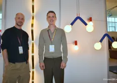 Designer David Derksen (left) with Noah Brevet from Array, which stands for decorative and functional lighting. The properties of materials, construction, mathematical principles, and the possibilities of modern LED lighting techniques form the basis of all designs.
